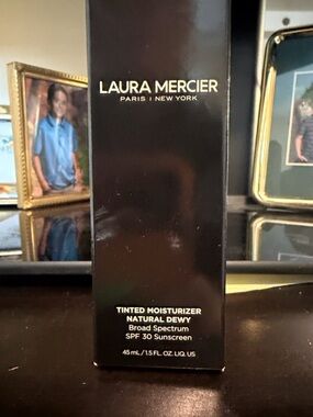 laura mercier Natural Dewy Tinted Moisturizer - Fawn (peach/beige)